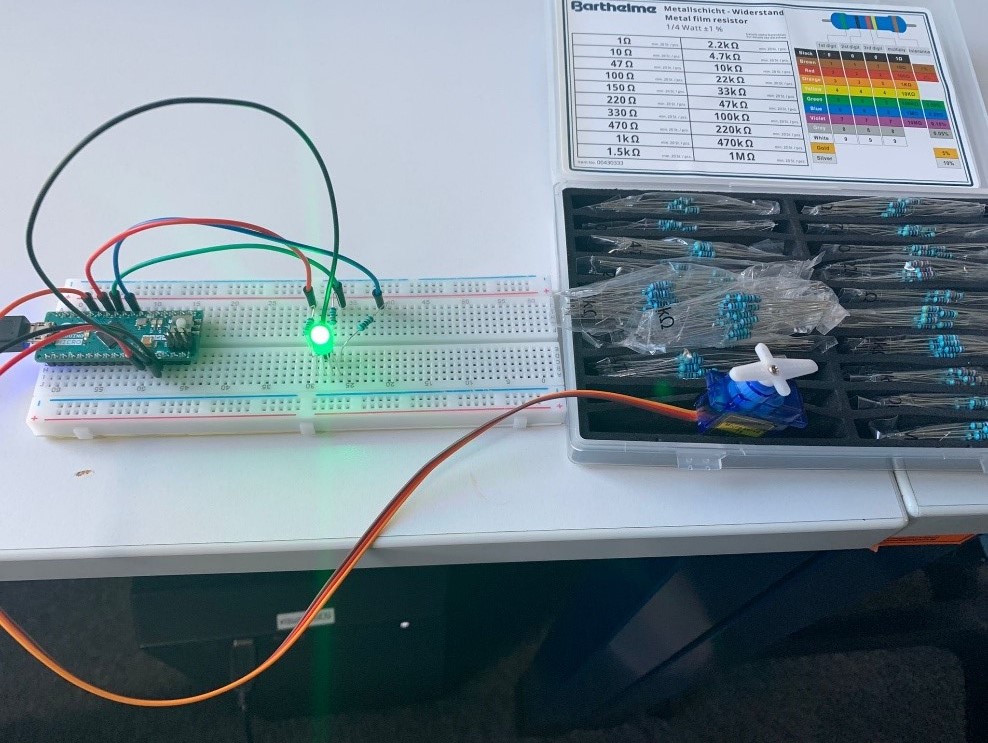 Arduino_Micro-Servo-©-Nicholas-Coledan | Visual Computing BLOG